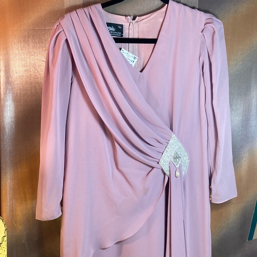 Vintage 90’s asymmetrical drop waist detail. Dusky‎ pink size 7/8 38” chest. 410